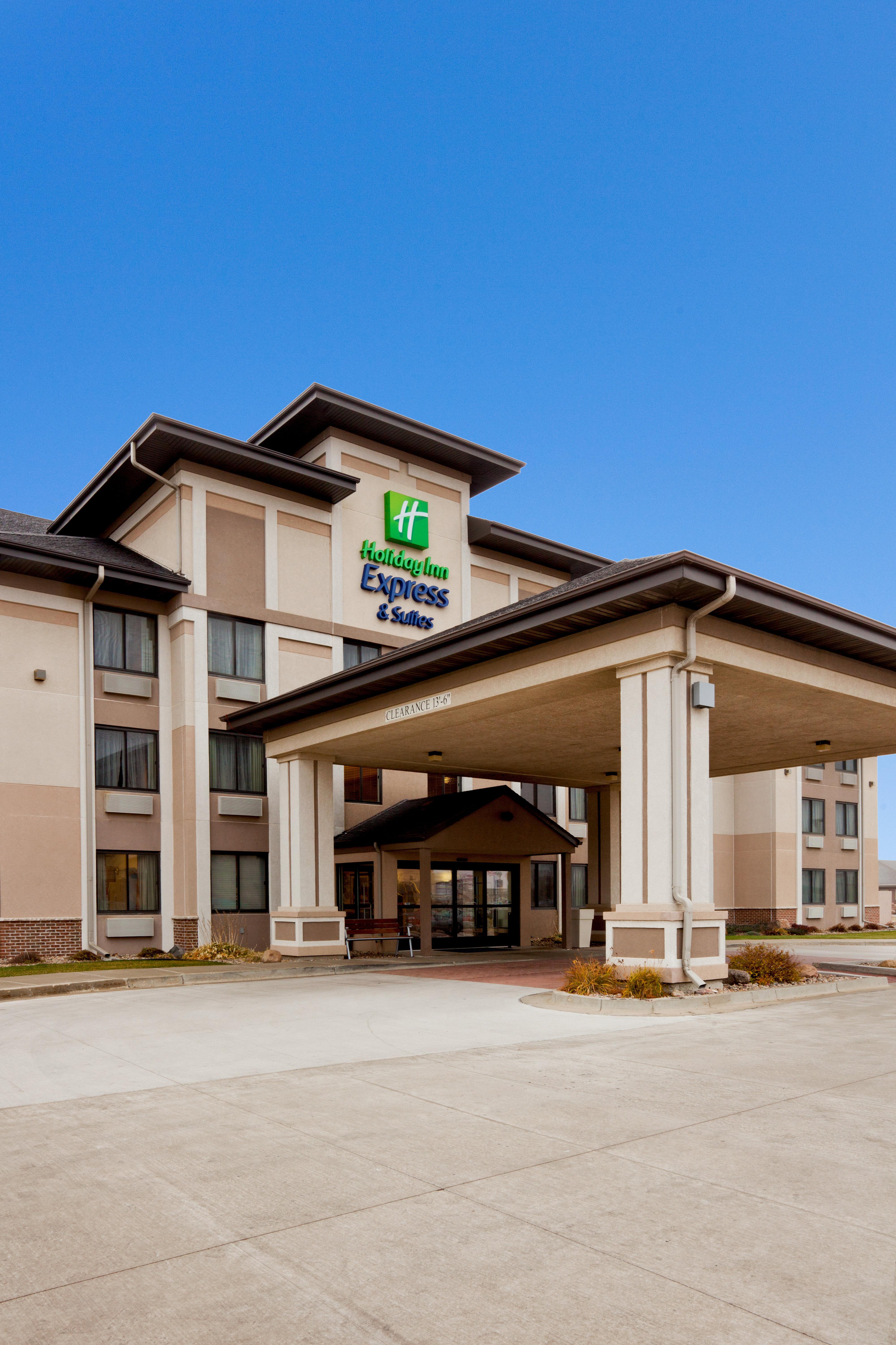 Holiday Inn Express & Suites - Worthington By Ihg Bagian luar foto