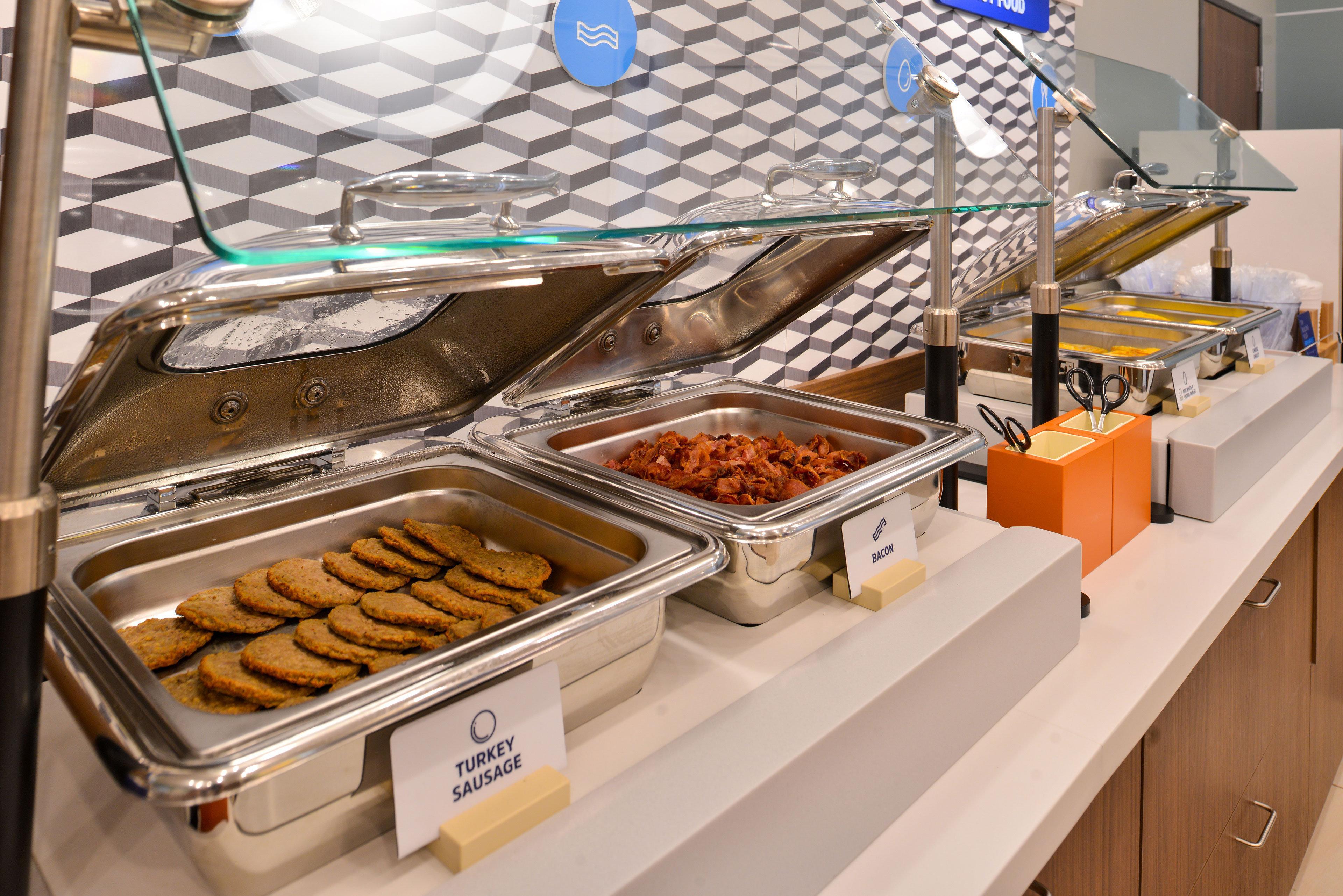 Holiday Inn Express & Suites - Worthington By Ihg Bagian luar foto