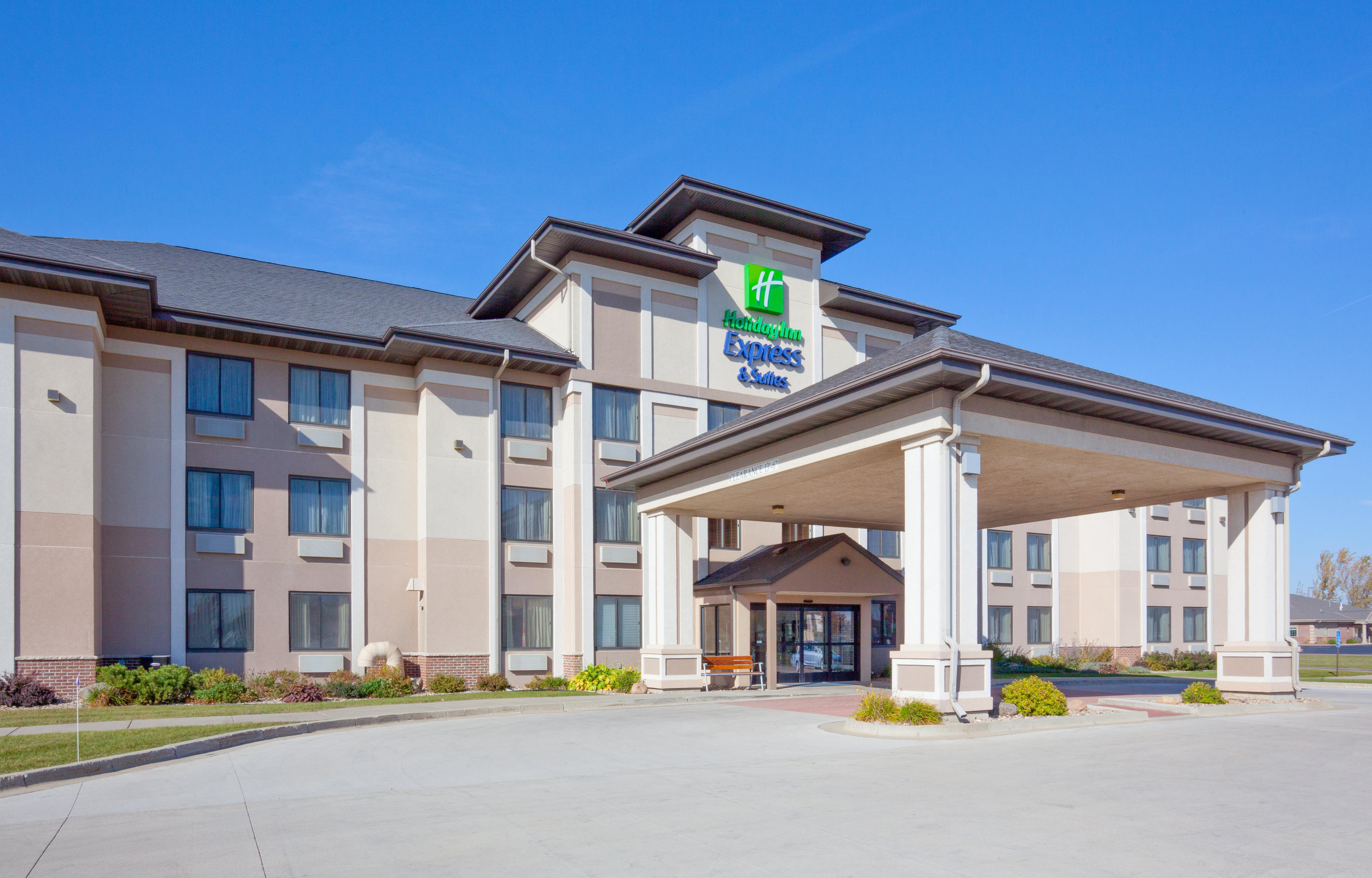 Holiday Inn Express & Suites - Worthington By Ihg Bagian luar foto