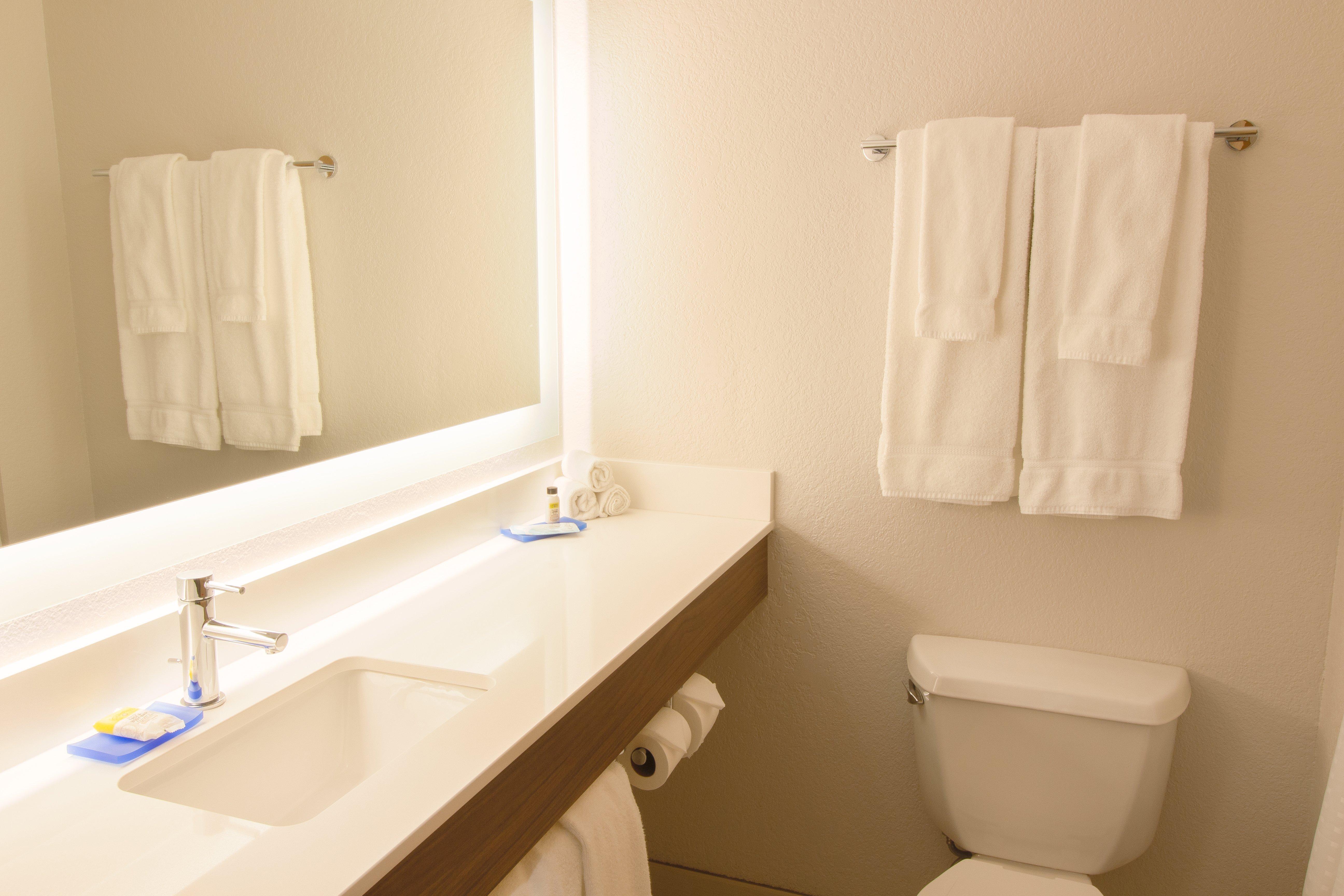 Holiday Inn Express & Suites - Worthington By Ihg Bagian luar foto