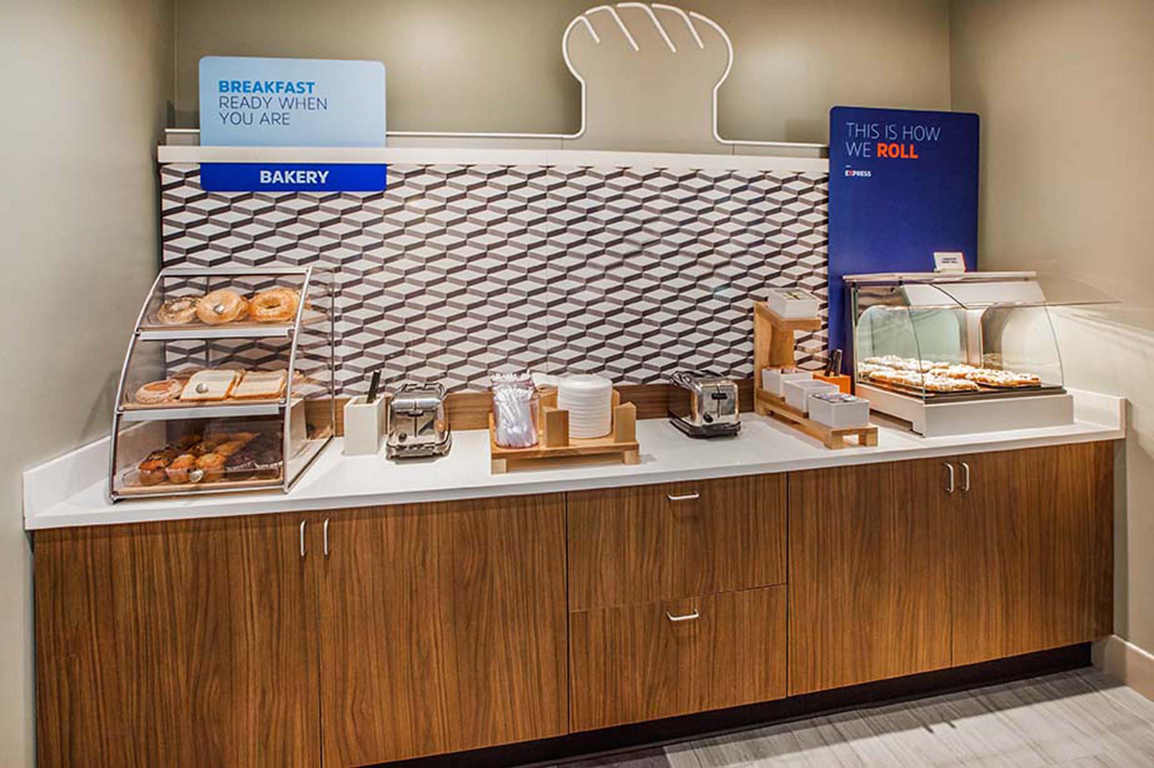 Holiday Inn Express & Suites - Worthington By Ihg Bagian luar foto