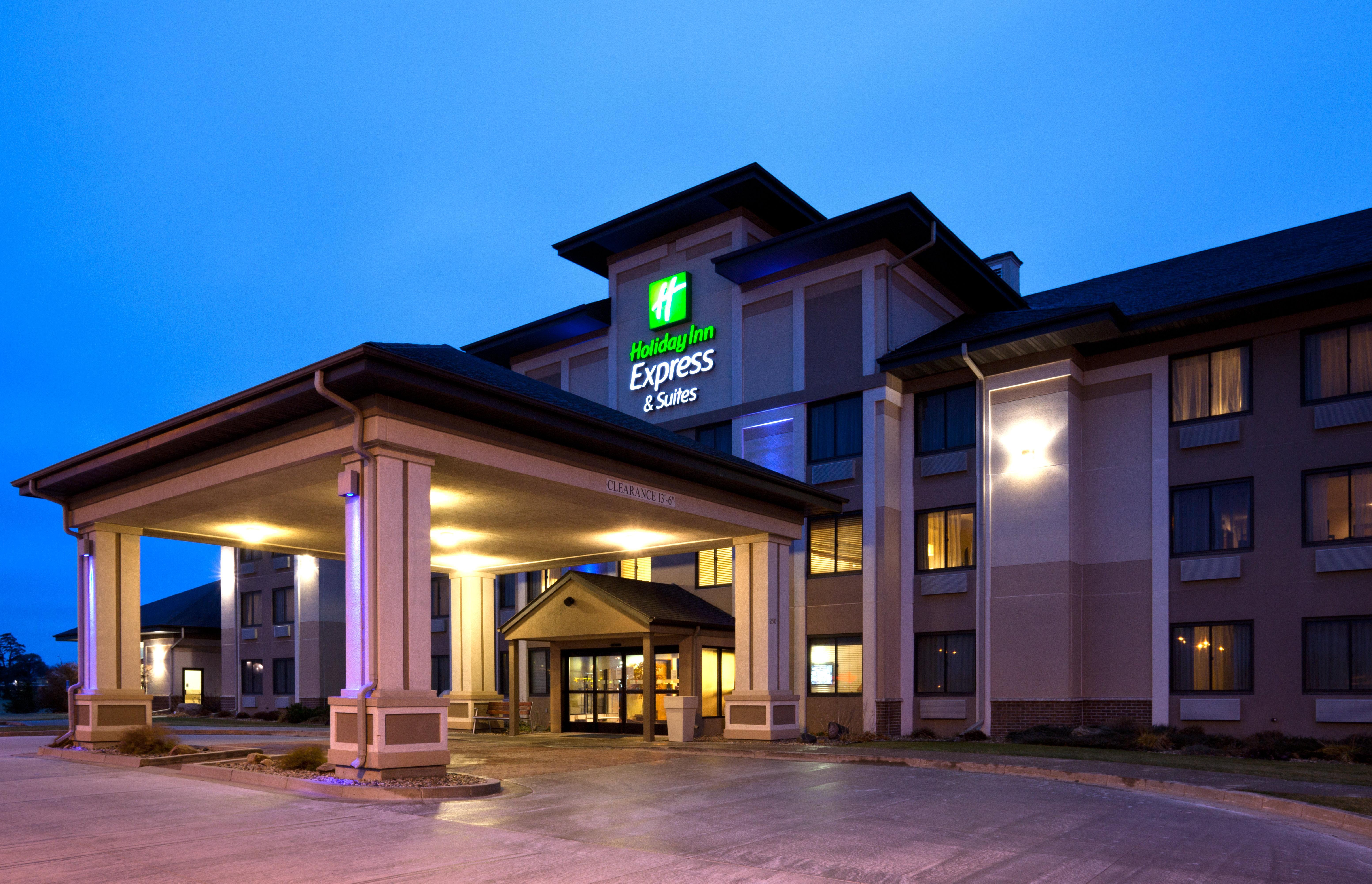 Holiday Inn Express & Suites - Worthington By Ihg Bagian luar foto