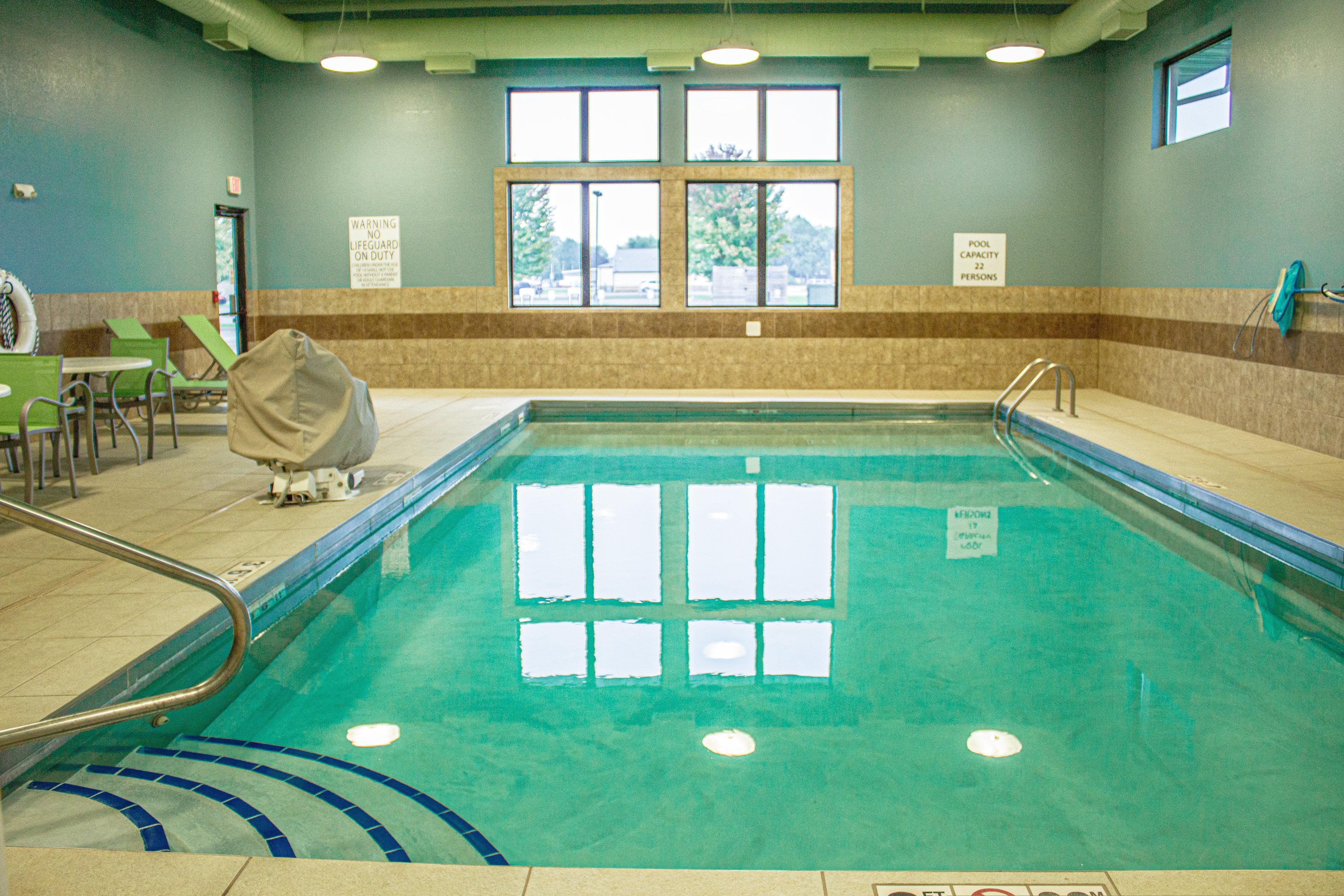 Holiday Inn Express & Suites - Worthington By Ihg Bagian luar foto