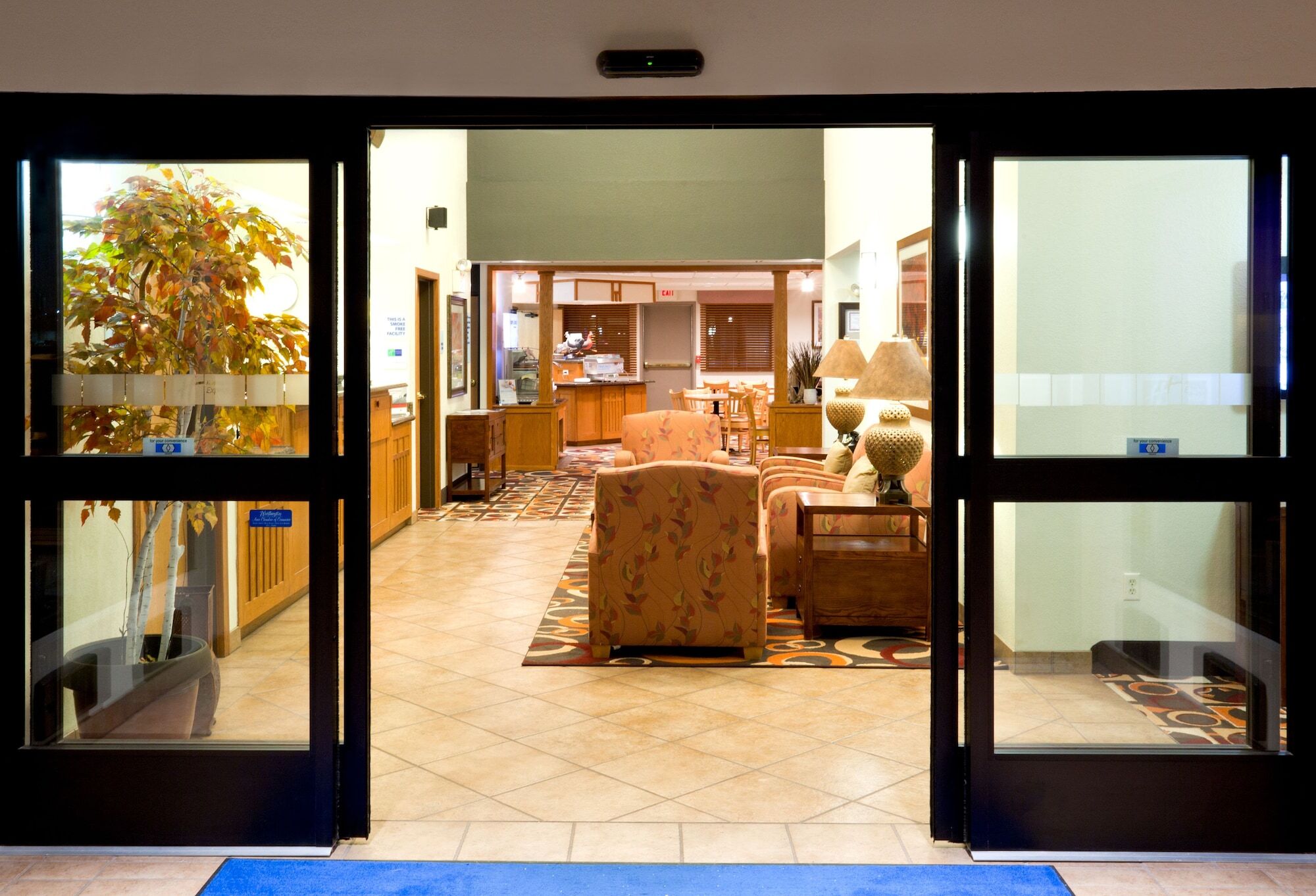Holiday Inn Express & Suites - Worthington By Ihg Bagian luar foto