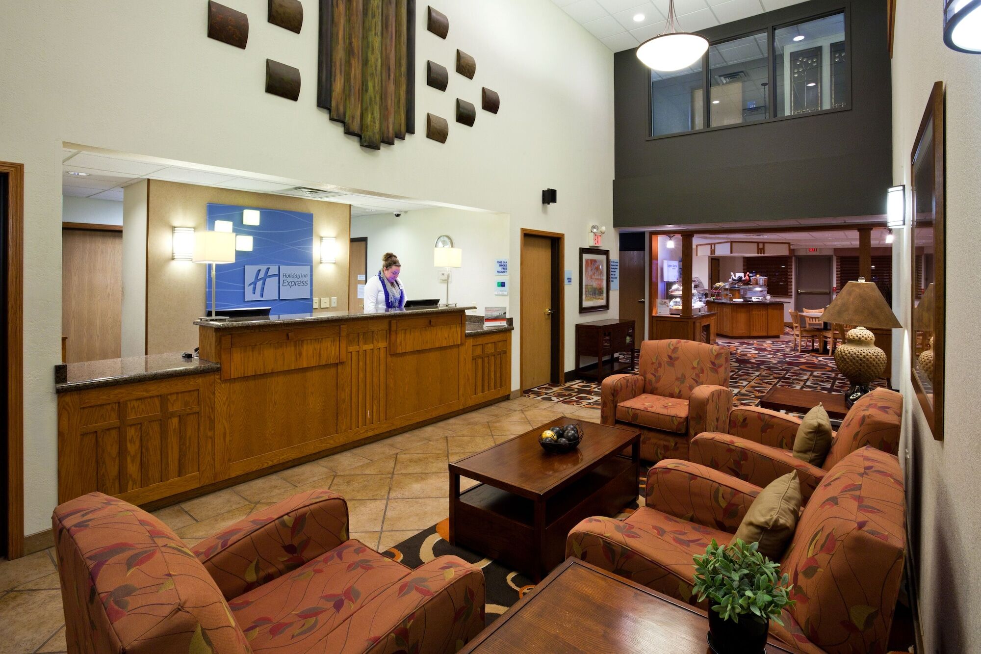 Holiday Inn Express & Suites - Worthington By Ihg Bagian luar foto