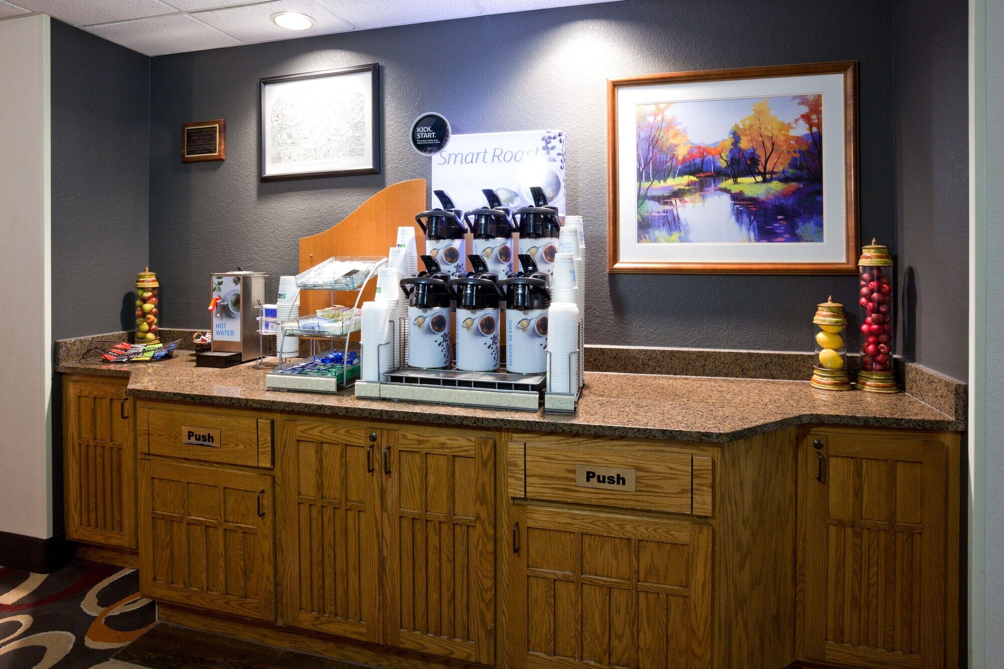 Holiday Inn Express & Suites - Worthington By Ihg Bagian luar foto